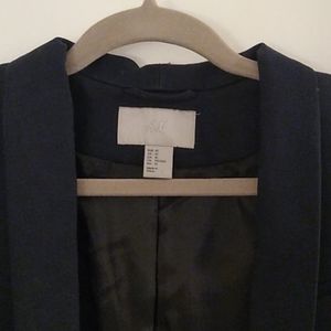 Buttonless navy tuxedo blazer